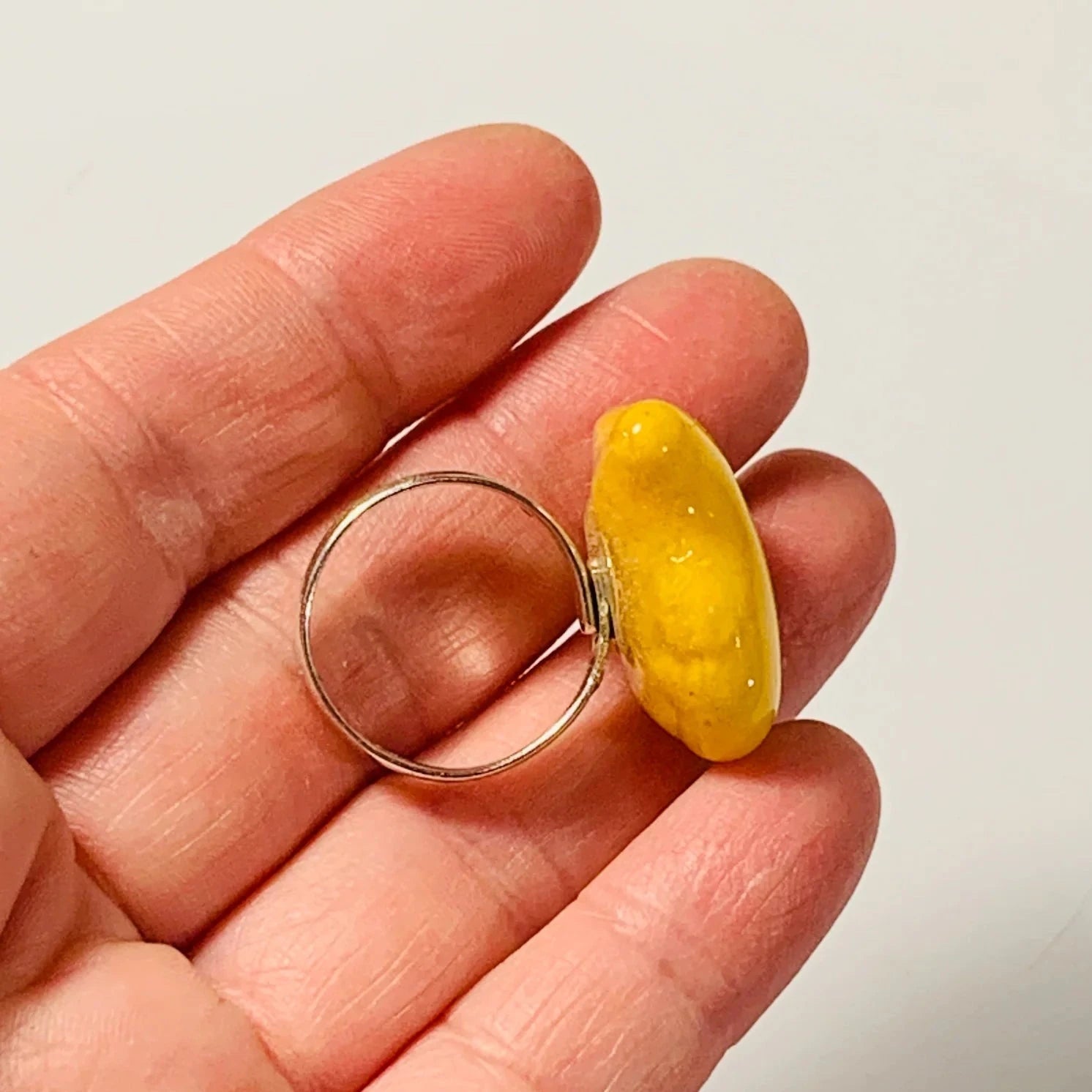 Goldfish snack ring laying on side to show metal band attachment
