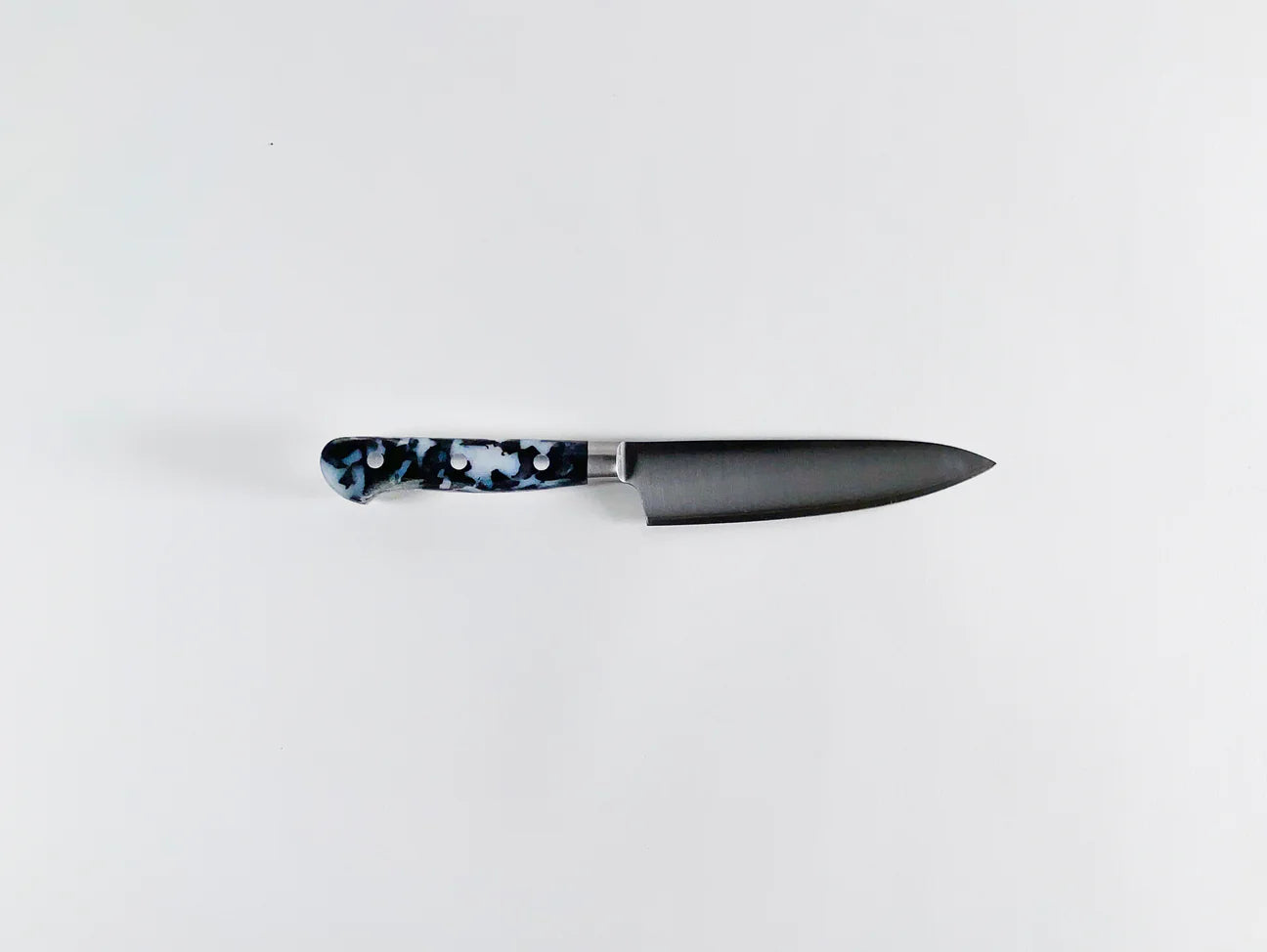 Utility knife with black and white handle 