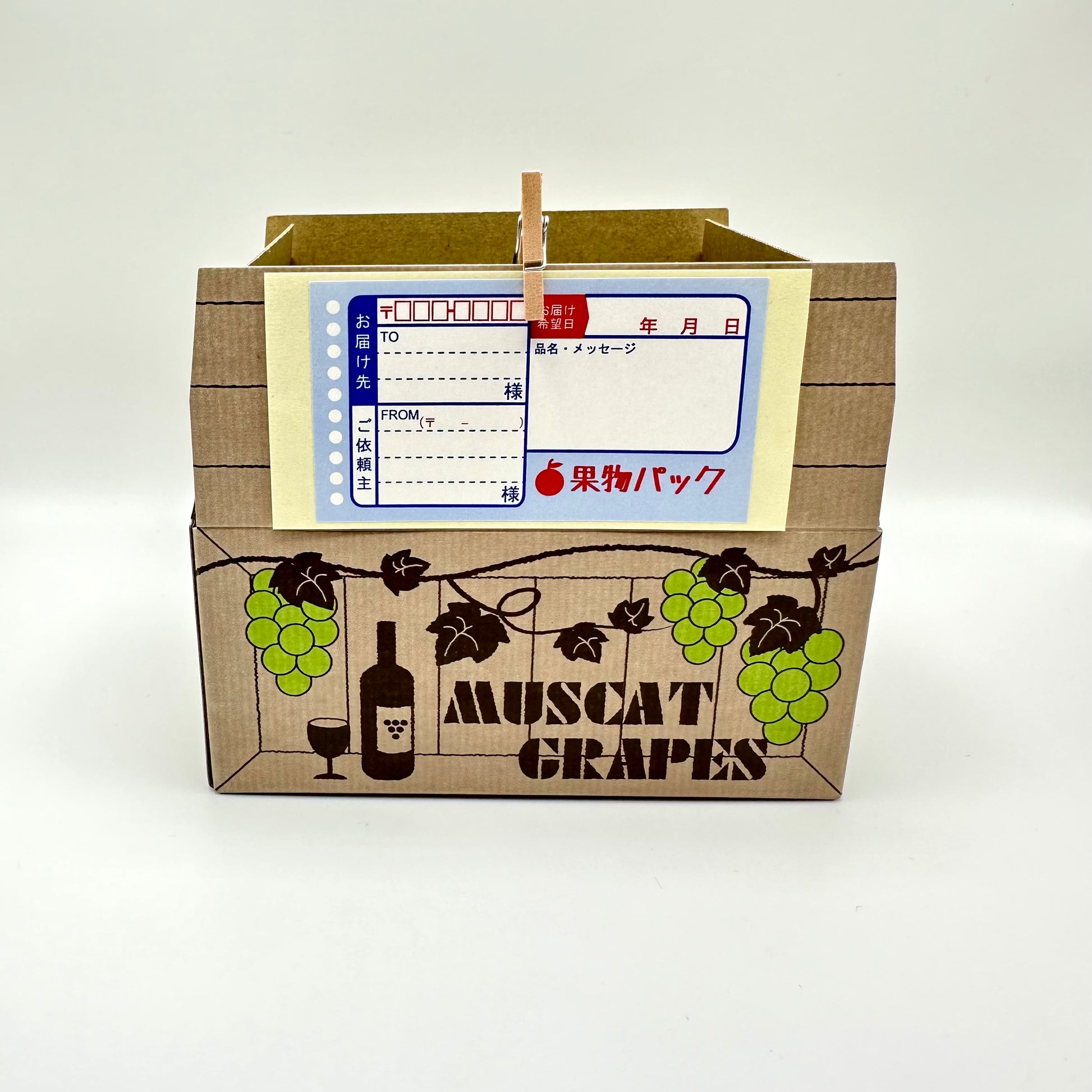 Muscat grapes gift box with to/from shipping label in Japanese.