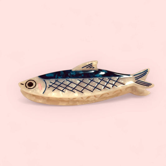 blue and white anchovy-shaped hair claw 