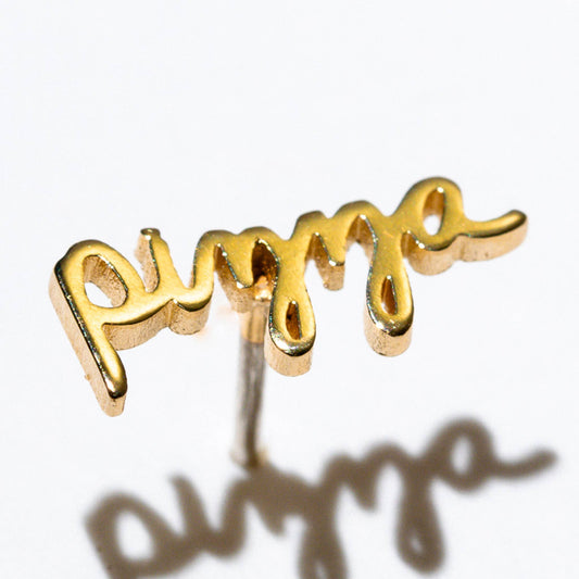 Gold plated stud earrings that say "pizza" written in script 