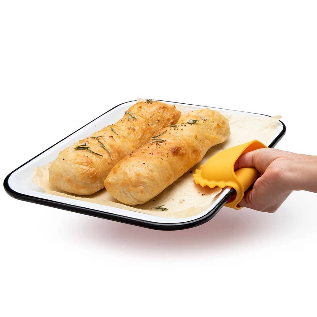 Mezzelune shaped oven mitt holding hot baking tray 