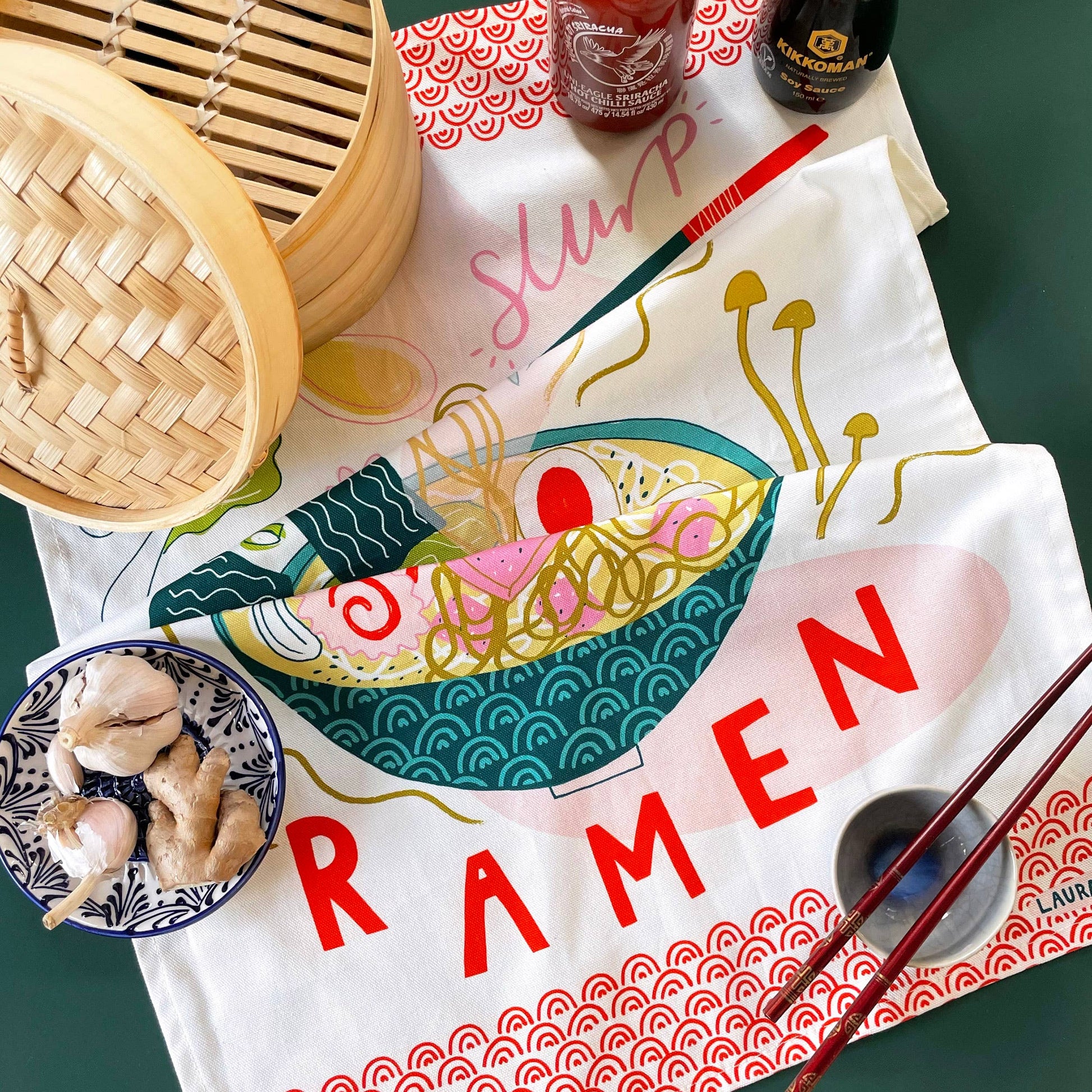 Bowl of ramen cotton tea/kitchen towel 